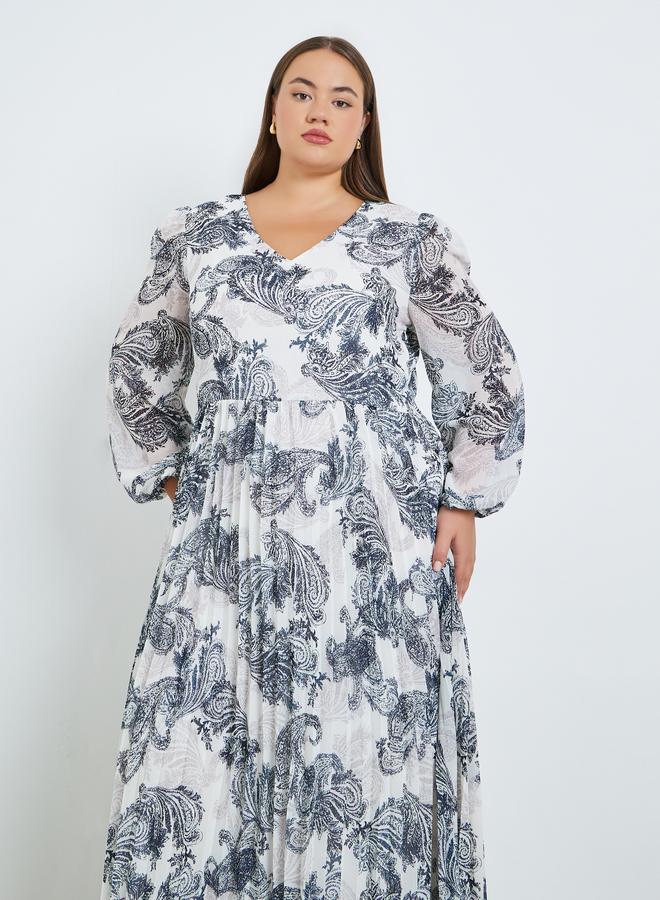 Styli Plus Size Pleated Paisley Print Maxi Dress - Image 1